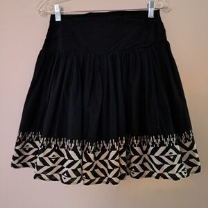 Suzy Shier Black and Cream Geometric Skirt